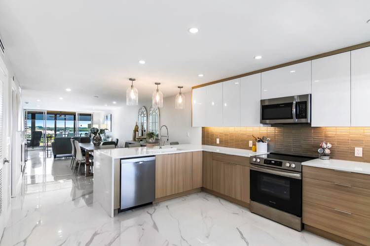 Enjoy your seasonal stay in this beautifully renovated top floor condo in the desirable Lands End community in North Palm Beach.