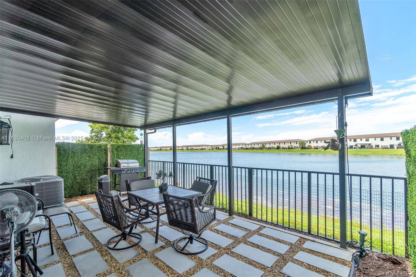 ''motivated seller''We help with closing costs.