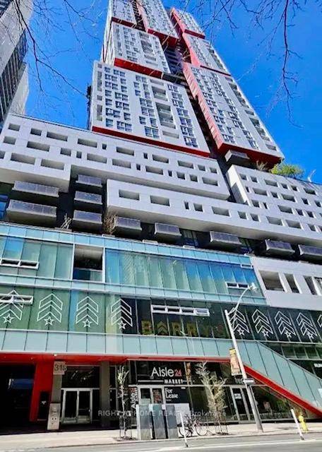Welcome To Picasso ! This Luxurious Condo Is Located In The Heart Of The Entertainment District.