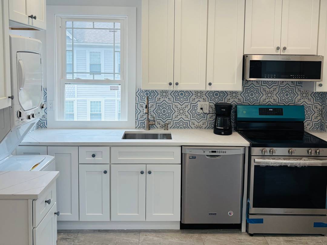 Fabulous Downtown Location !