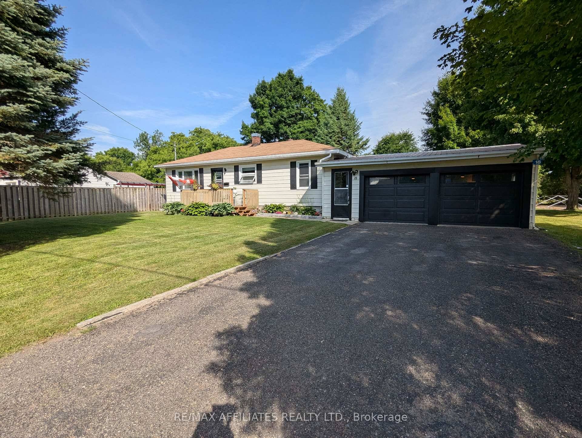 Welcome to 18 Dean St. just on the edge of Smiths Falls, located in Montague.