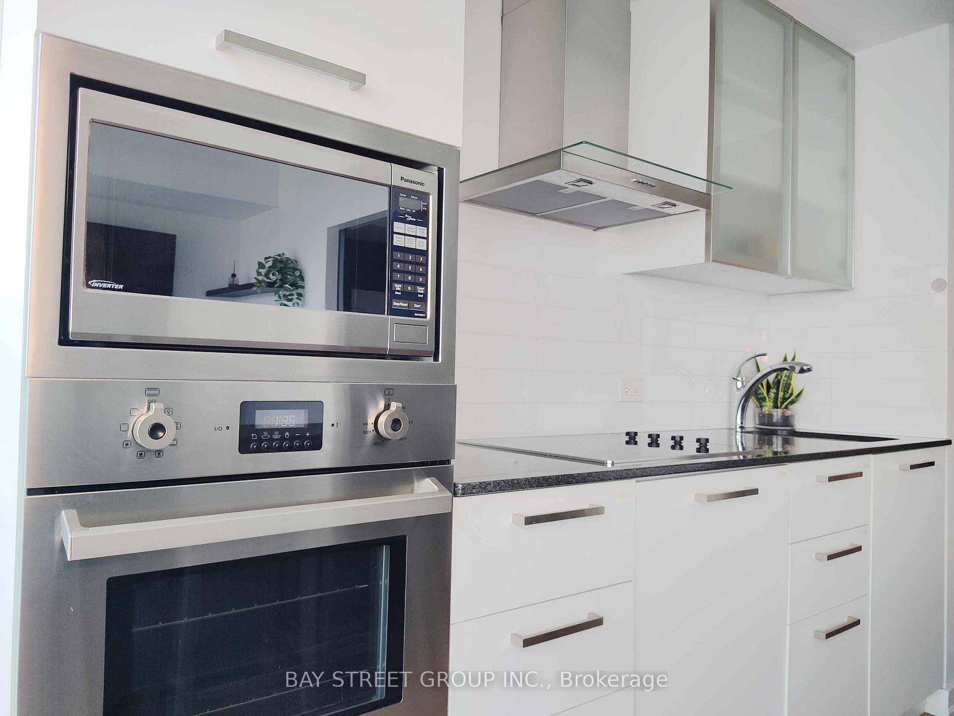 Experience luxury living in the heart of downtown Toronto with this stunning fully furnished condo.