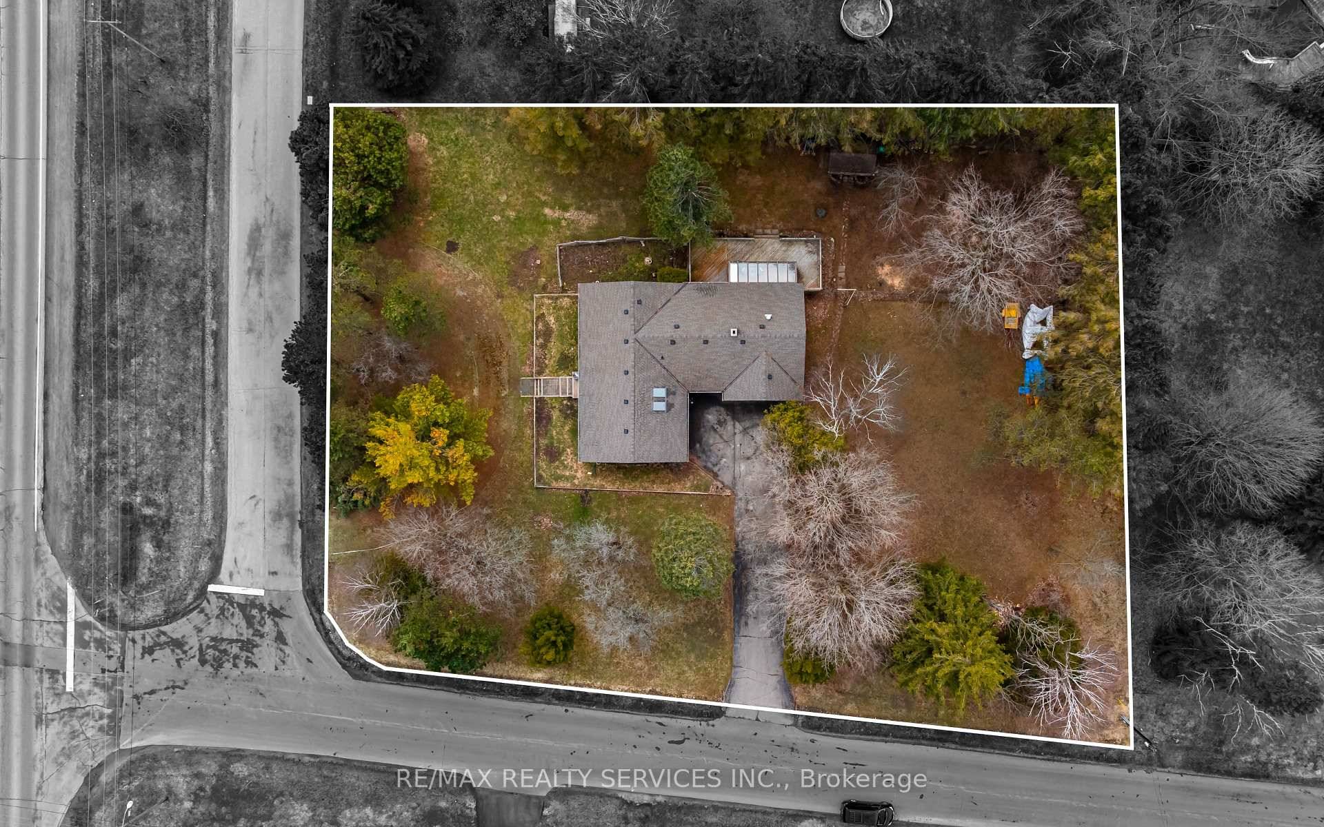 Spacious Bungalow in Caledon Village on Lovely.