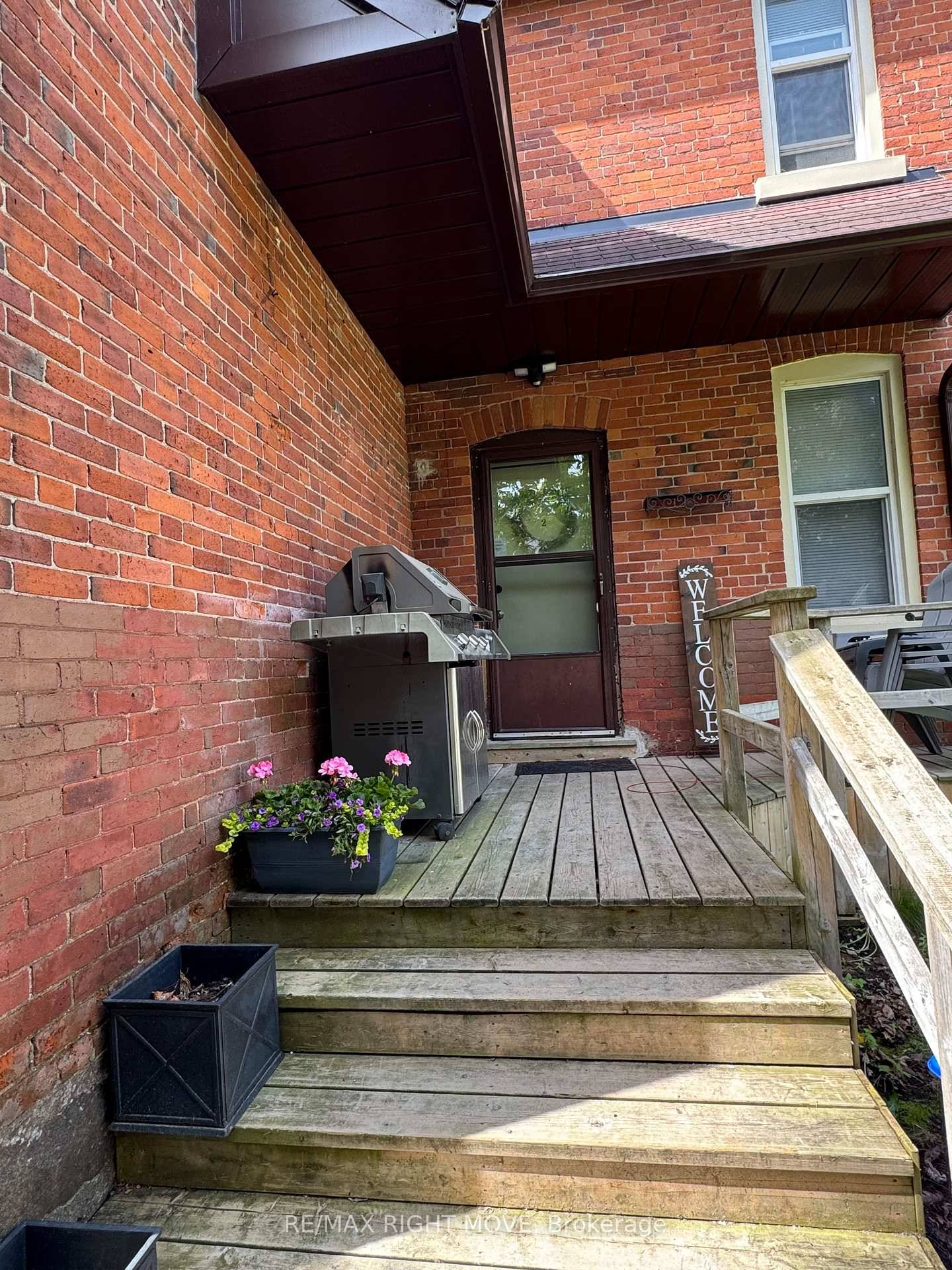 Entire main floor Large and Bright 2 bedroom and 2 bathroom main floor apartment with high ceilings in well maintained and updated century home in central Orillia within walking distance ...