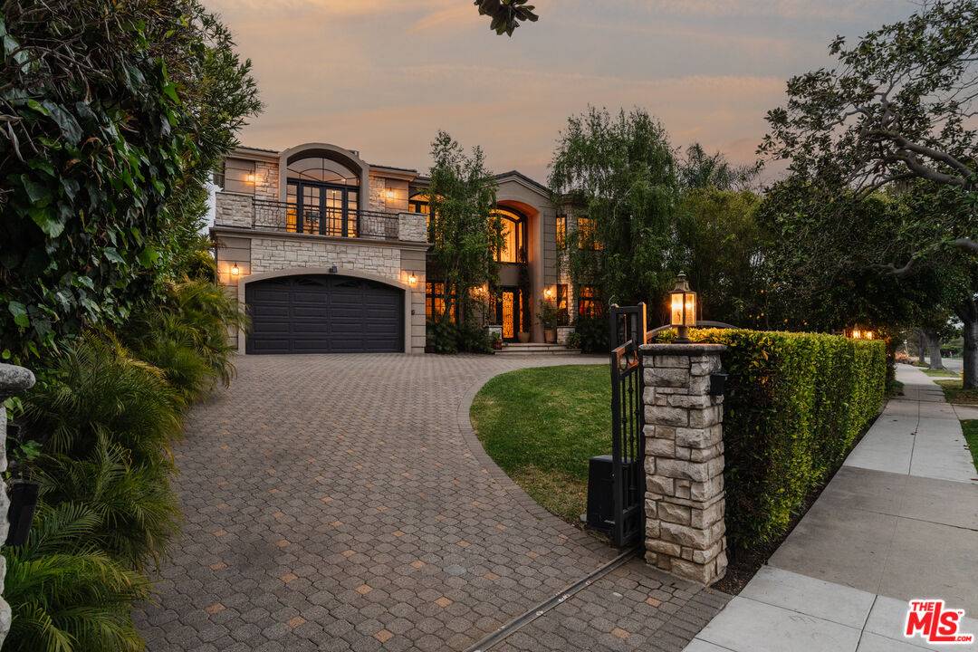 1202   San Vicente Blvd 6BR Santa Monica La