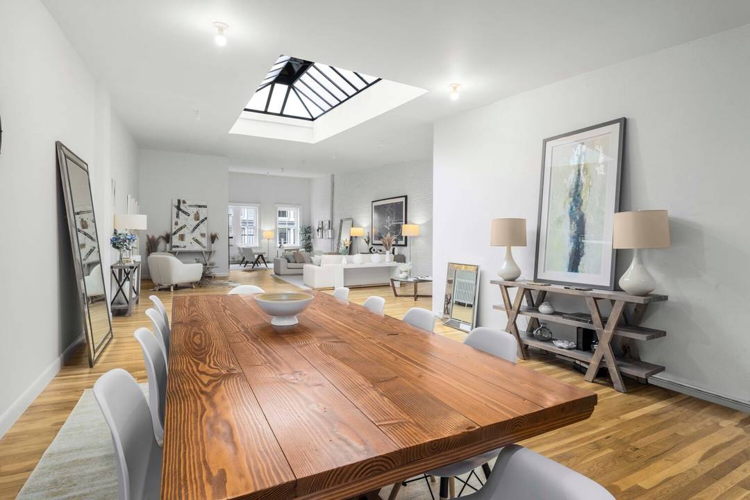 This classic full floor SoHo loft is the very definition of loft living complete with a delightful private roof area offering sweeping Soho views.