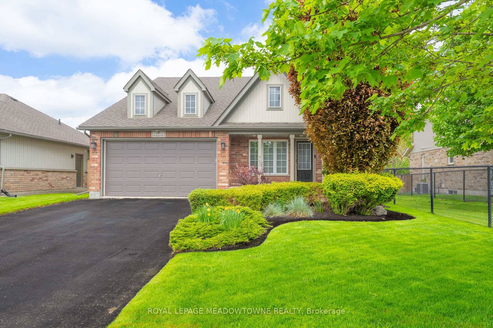Tucked away on a quiet court with no rear neighbours, this meticulously maintained home combines contemporary style with timeless warmth.