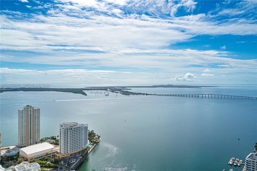 Motivated seller. Exceptional Corner 2BD 2BA on the 40th floor of ICON BRICKELL, Tower II, priced for a quick sale and among the best values in the bldg.
