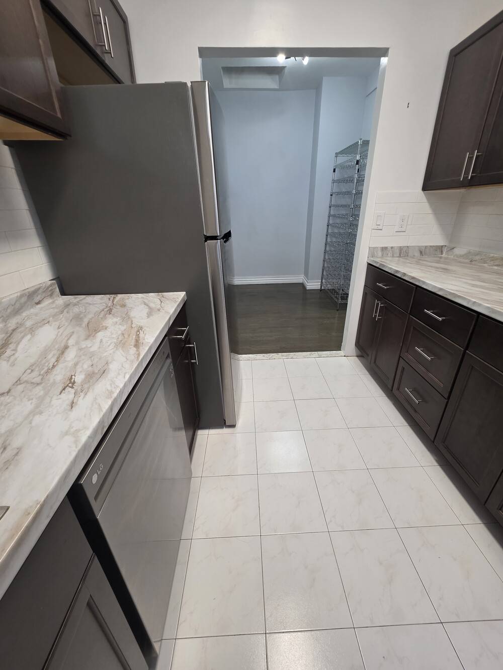 Welcome to this beautifu bright airy apt.