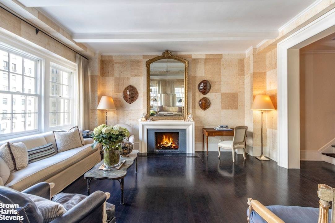 PARK AVENUE FACING 8 ROOM IN MOVE IN CONDITION !
