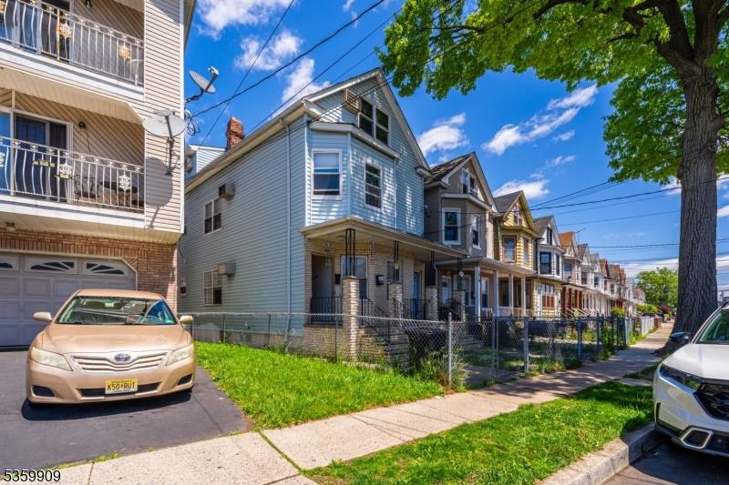 Back on the market ! ! Buyer failed to get an approval.