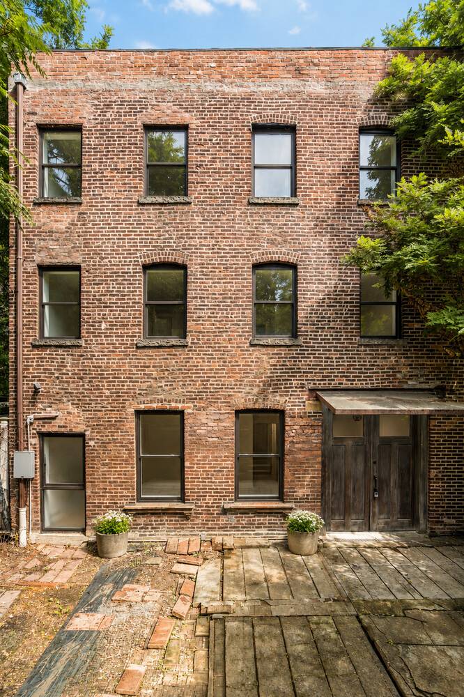 Rare Full Three Story Carriage House in Stuyvesant Heights This charming and incredibly rare three story carriage house is available on one of the prettiest, leafiest blocks in Stuyvesant Heights.