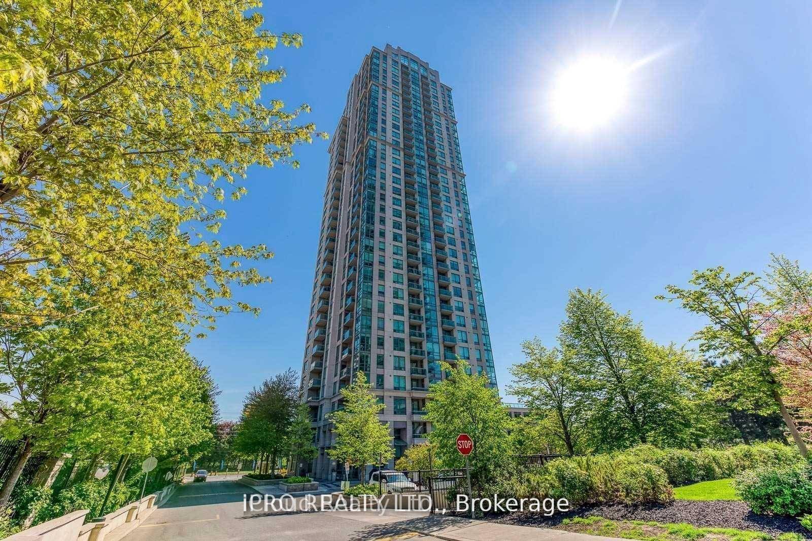 Recently renovated. Beautiful and Absolutely Gorgeous 2 1 Unit In High Demand amp ; Fast Improving Area Of Mississauga, Unobstructed South East Exposure With Downtown Toronto And Lake Ontario Views, ...