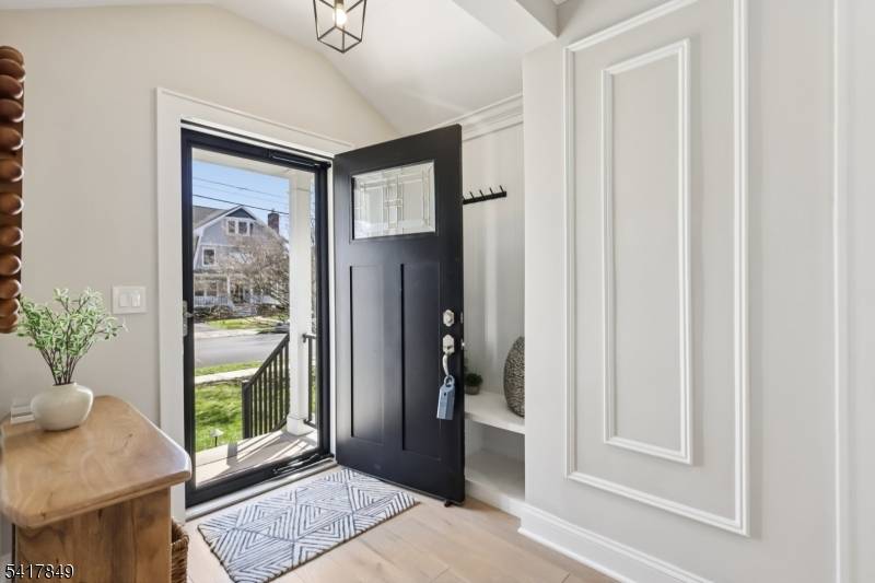 Beautifully updated and meticulously maintained 4BR 4.