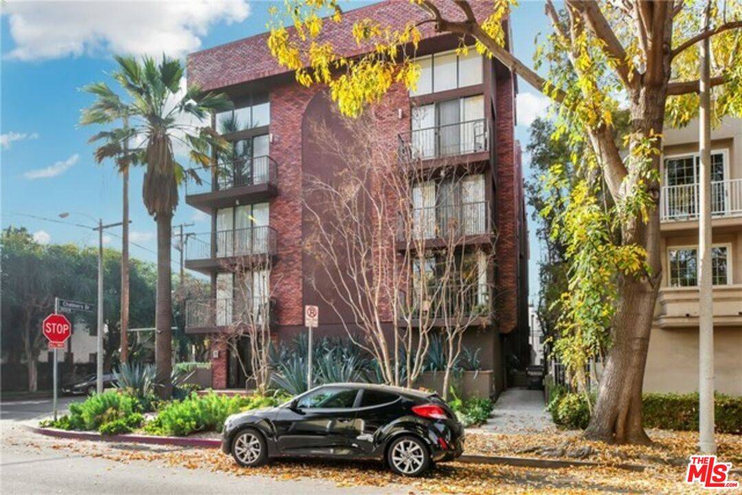 869  S Wooster St 3BR Beverlywood La