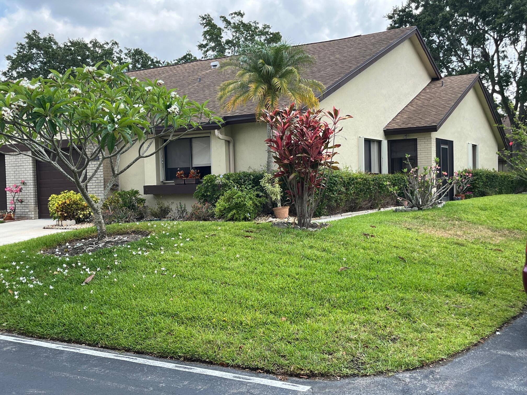 55 COMMUNITY. Beautiful, large and spacious corner Villa.