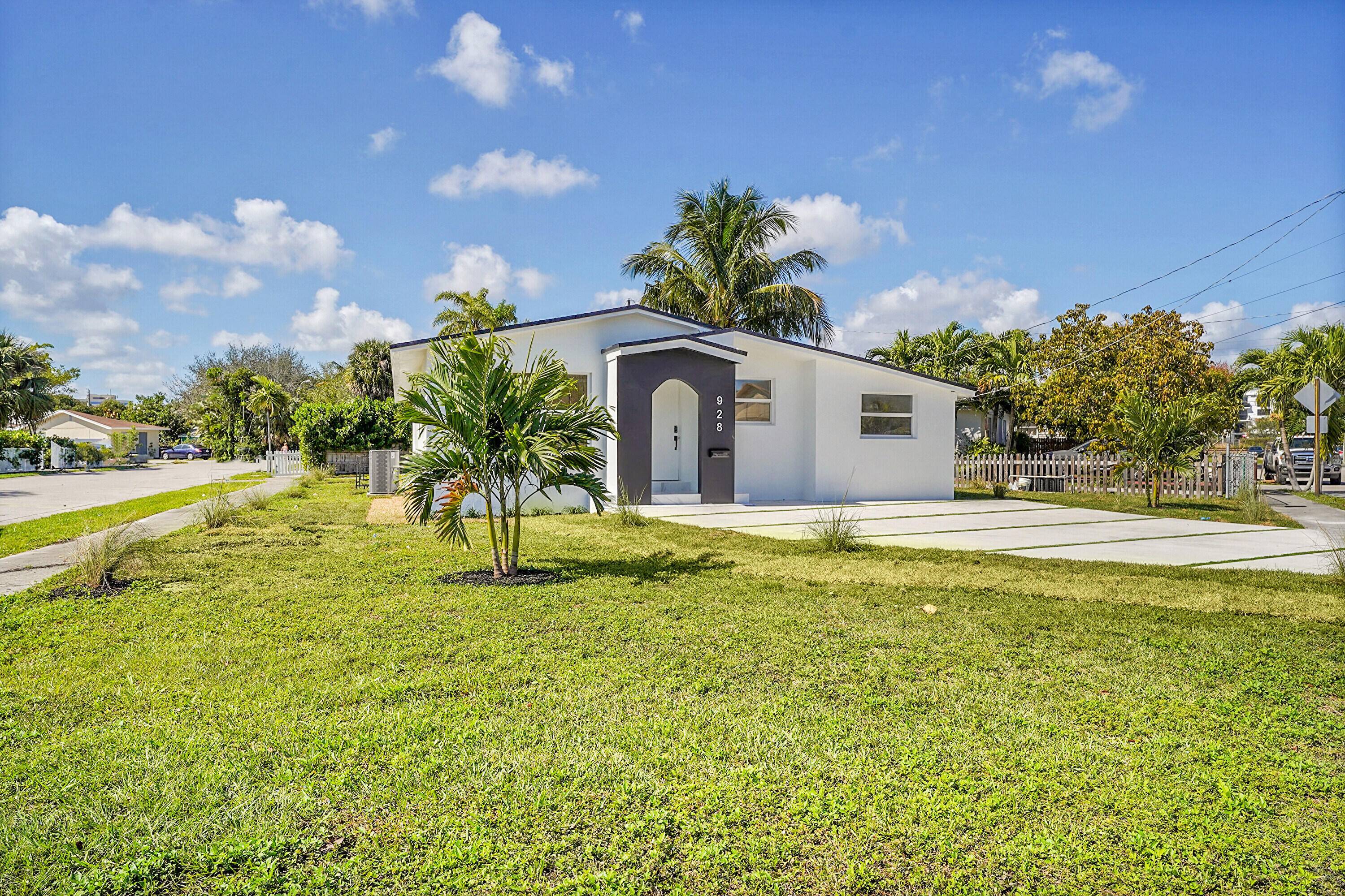 Beautiful, luxurious designed single family home located five mins from vibrant downtown WPB.