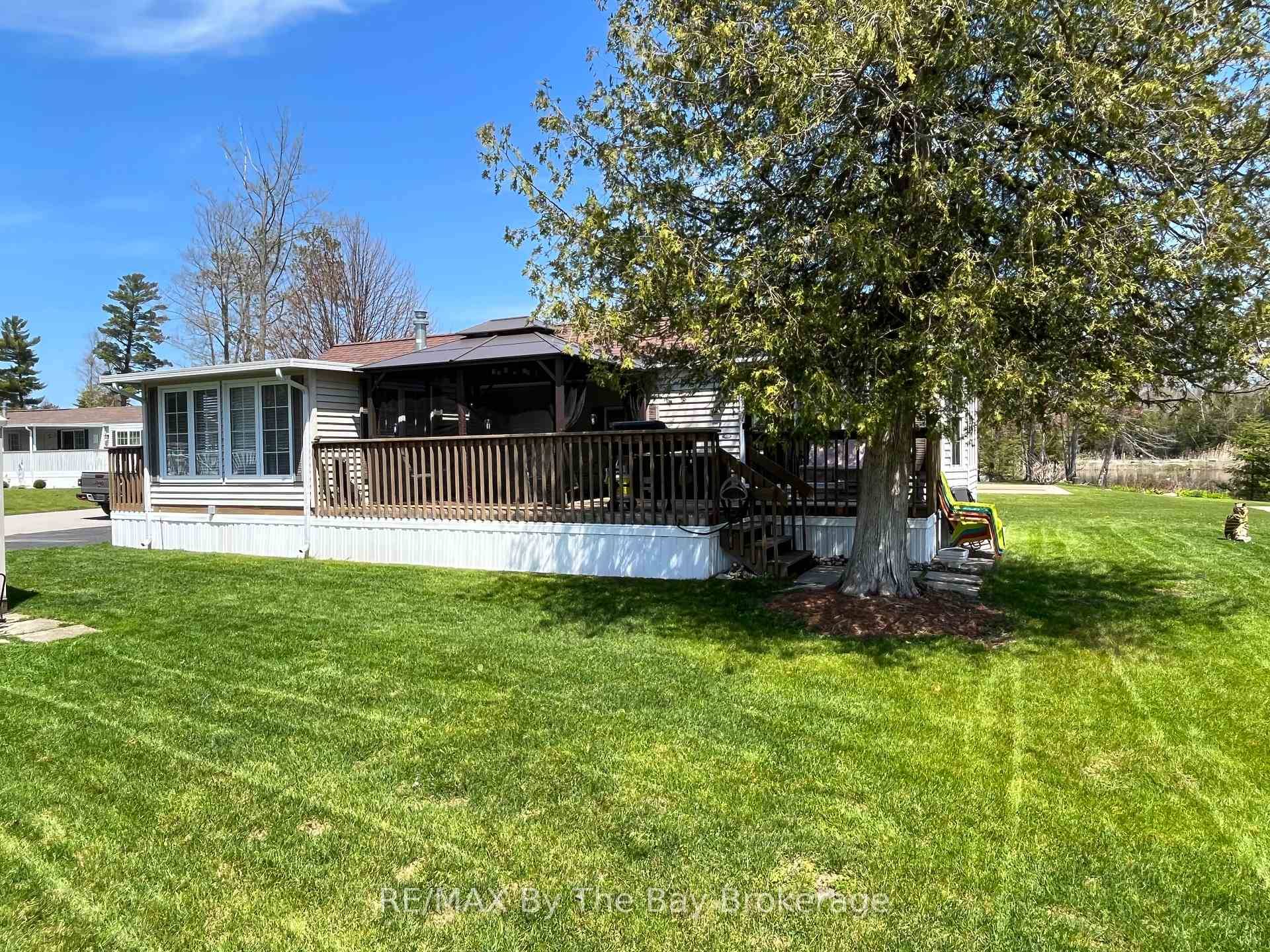 2 bedroom Cottage so close you can hear the waves of Georgian Bay !