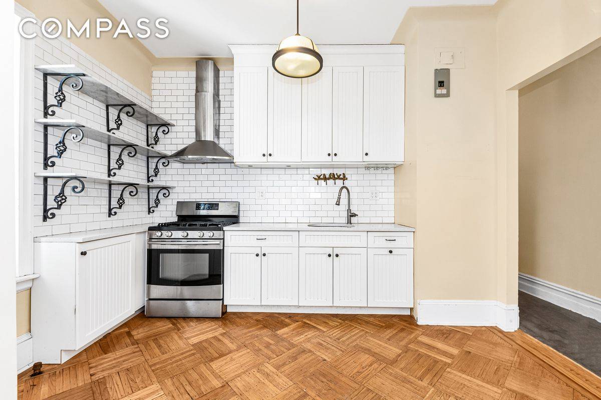 Welcome to 576 5th Street, a quintessential Park Slope brownstone co op nestled on one of the neighborhood s most picturesque tree lined blocks.