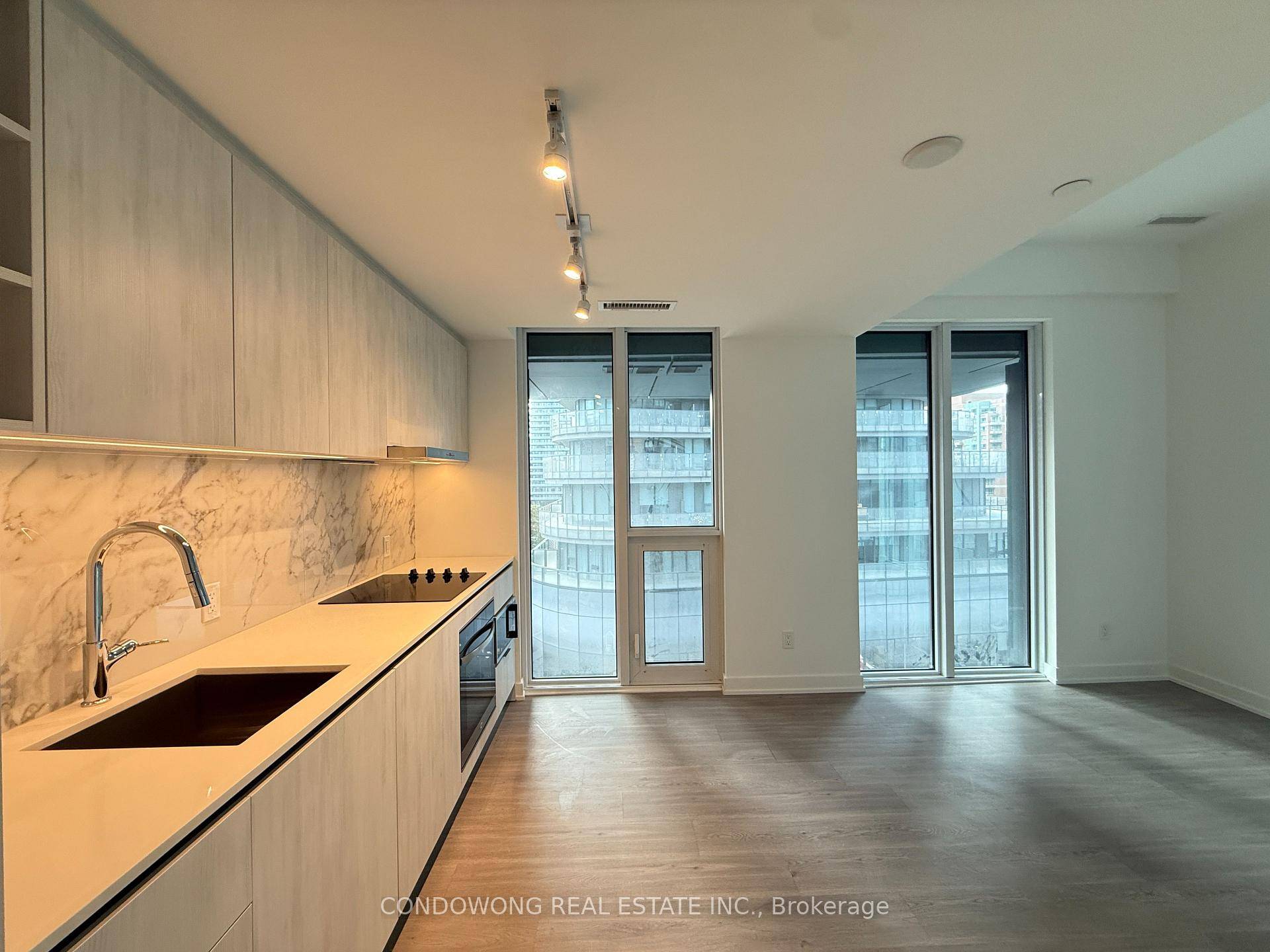 Brand new 1 bedroom condo in the heart of downtown Toronto !