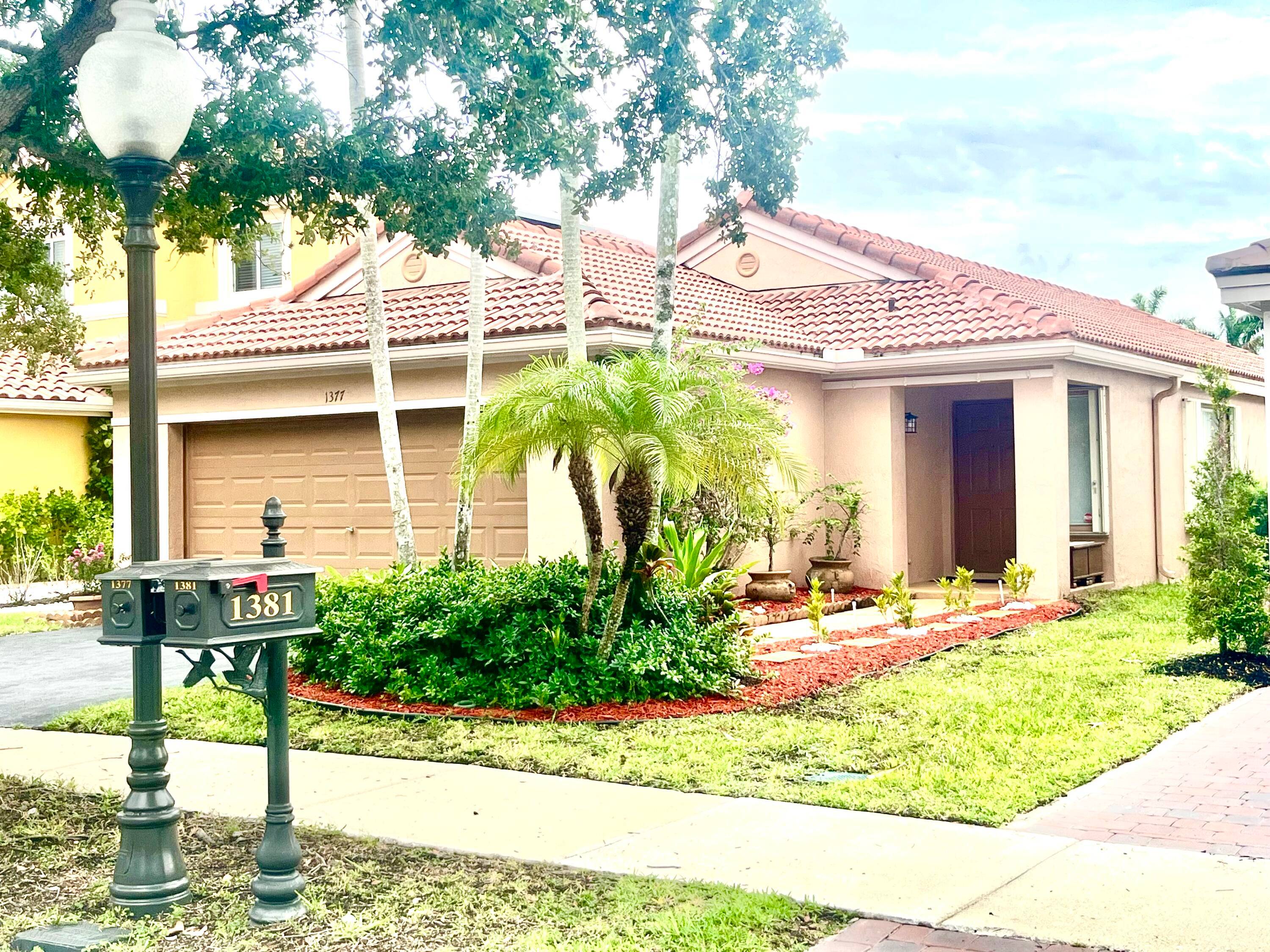 A SINGLE STORY HOME INTHE MUCH DESIRED WESTON NEIGHBORHOOD.