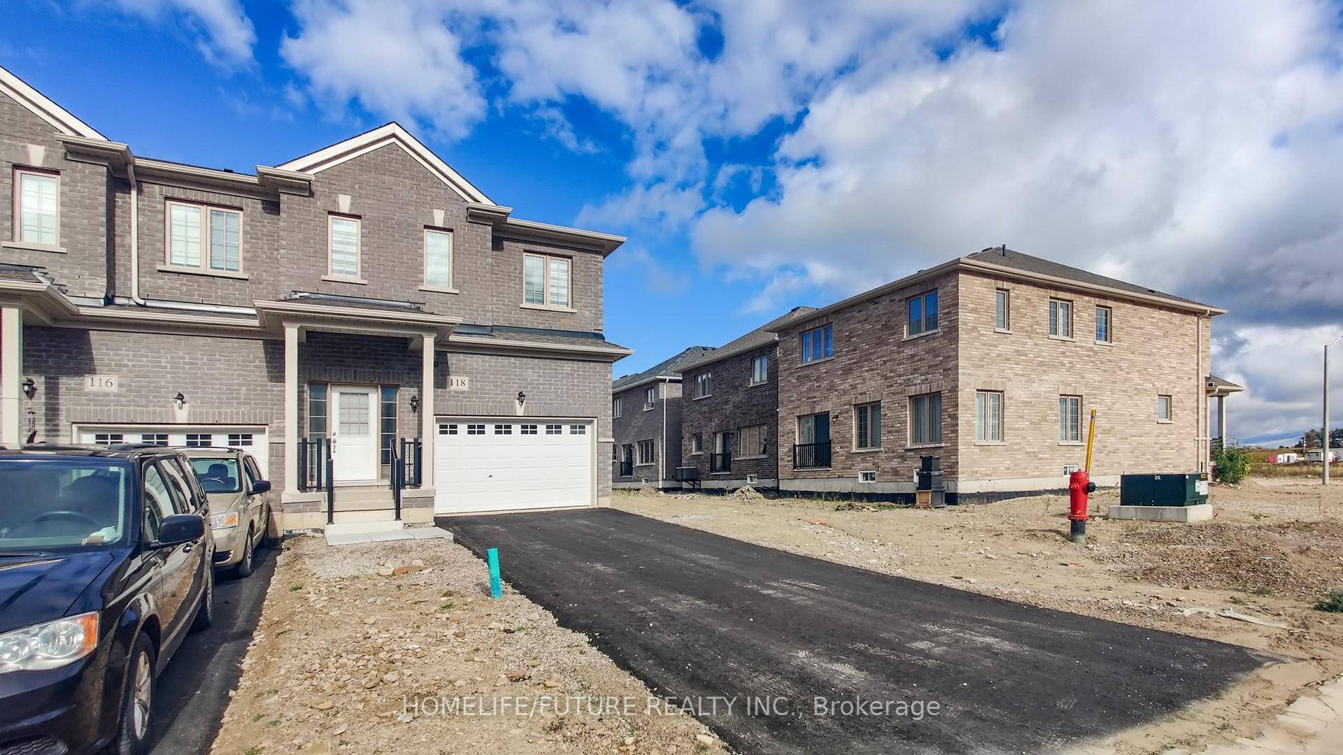 Beautiful End Unit Townhouse In Dundalks Sought After Edgewood Greens Community !
