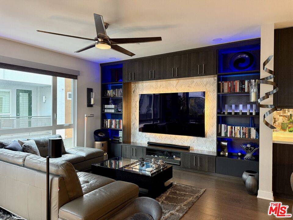 6913  N Tierno Ln 4BR Hancock Park La