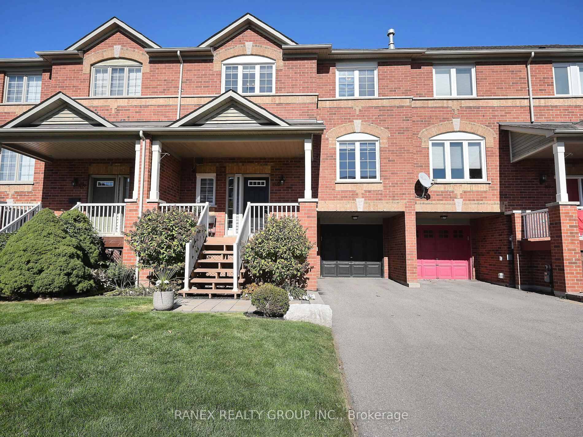 RAVINE LOT ! ! ! Welcome to 1572 Woodhenge Way !