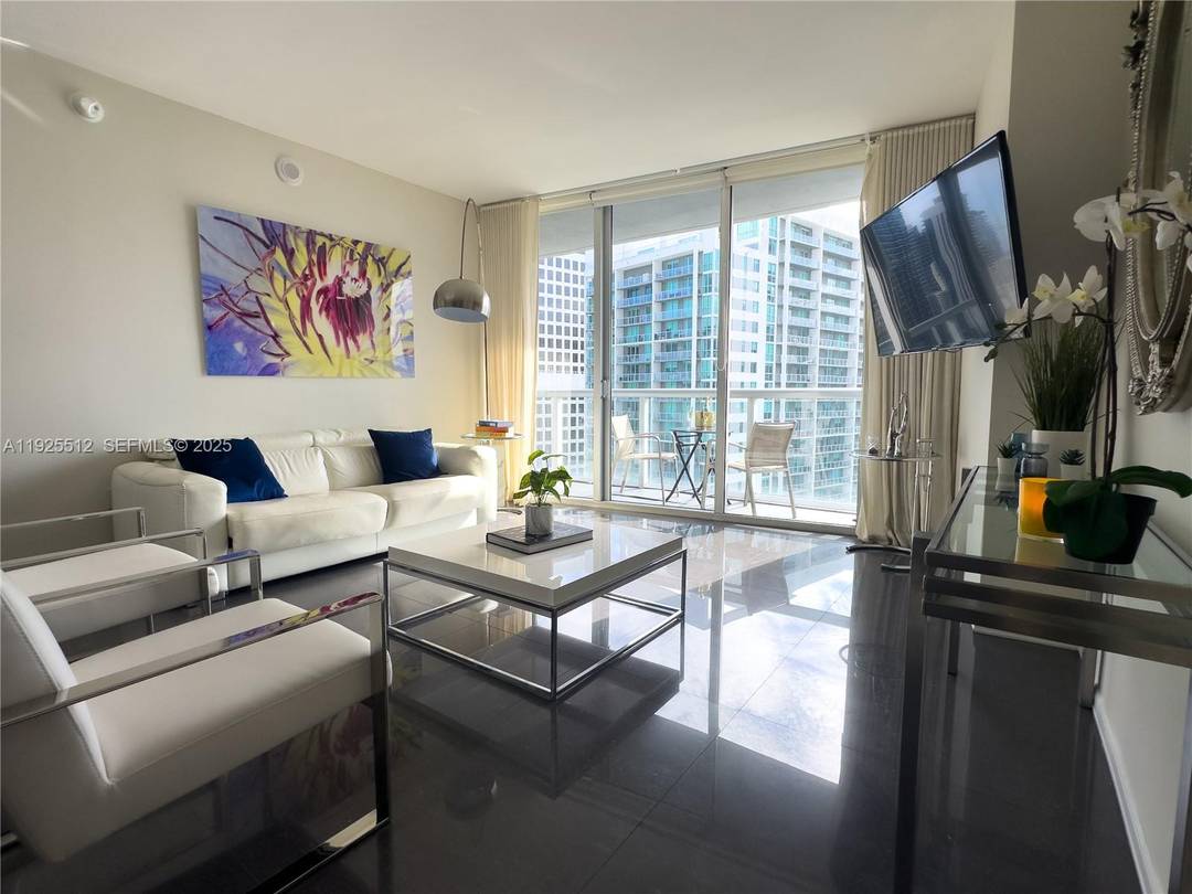 Enjoy stunning views of Brickell Ave, Miami River, and downtown from this stylish one bedroom condo in Icon Brickell.