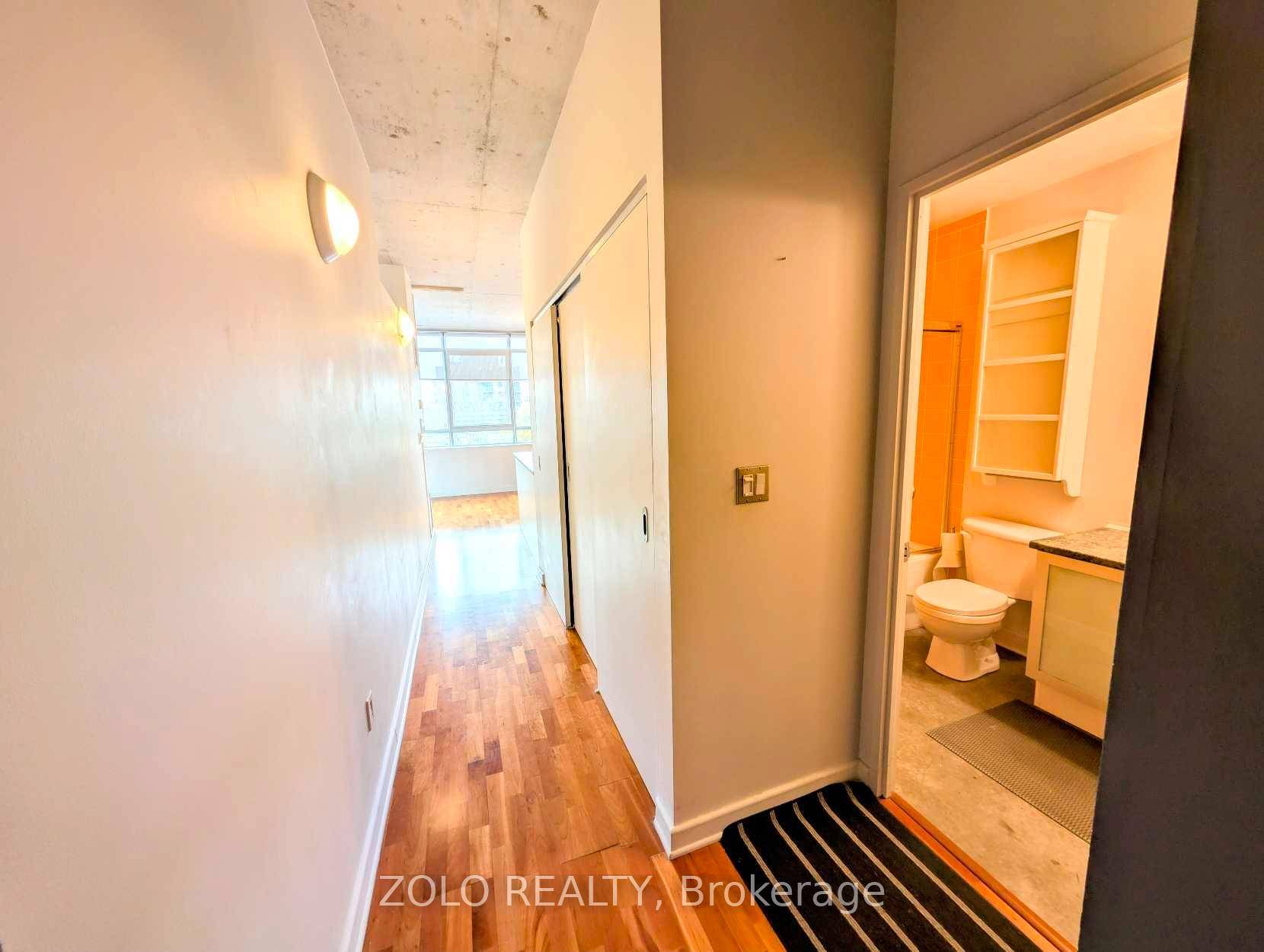 WITHIN WALKING DISTANCE FROM BYWARD MARKET !