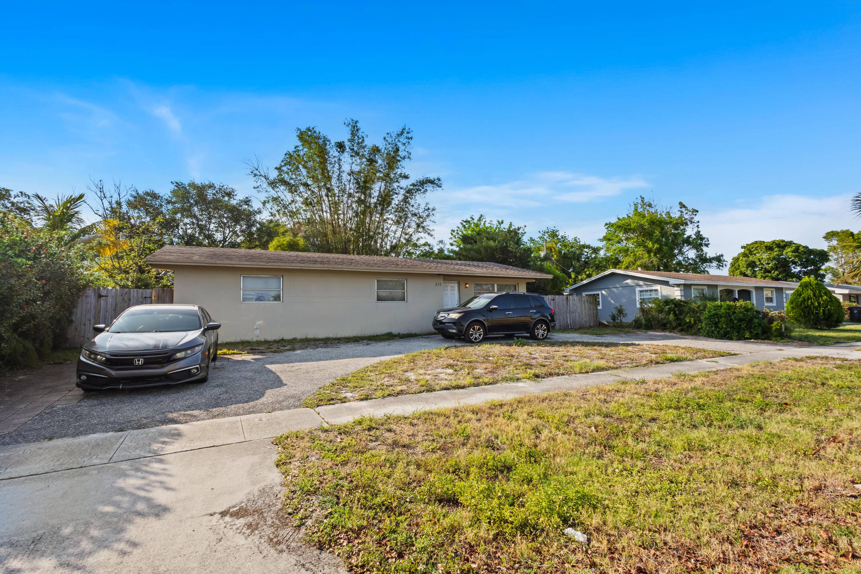 Well maintained 4 bed 2 bath home in the heart of West Palm Beach !