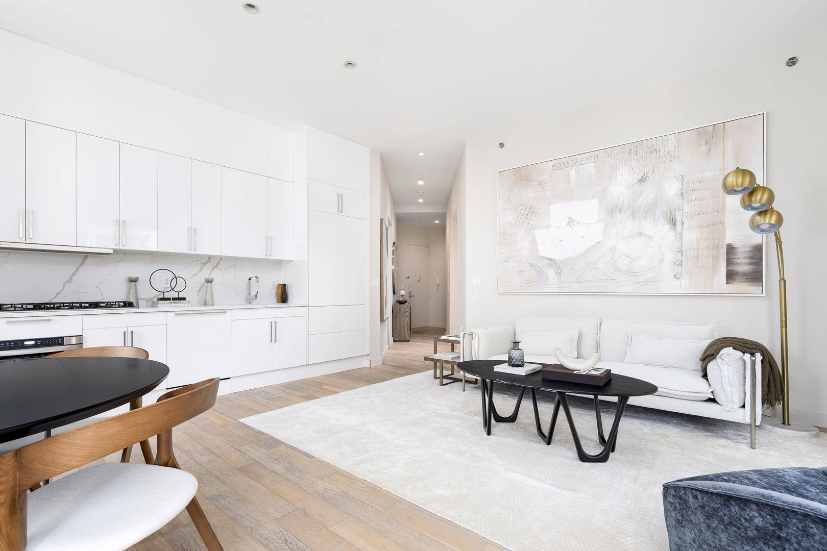 Platinum Properties is proud to present residence 26M at 75 Wall Street, boasting northern and western views.