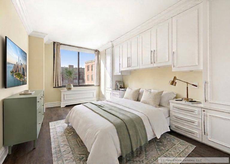 Bathed in direct southern exposure, this beautifully renovated 2 bedroom, 2 bathroom home offers a rare combination of Manhattan scale and masterfully planned functionality.