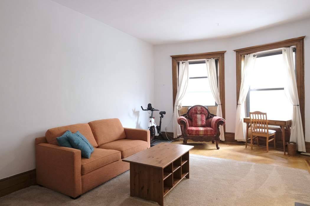 Don t miss out on this wonderful opportunity to rent this well proportioned one bedroom one bathroom, floor through apartment.