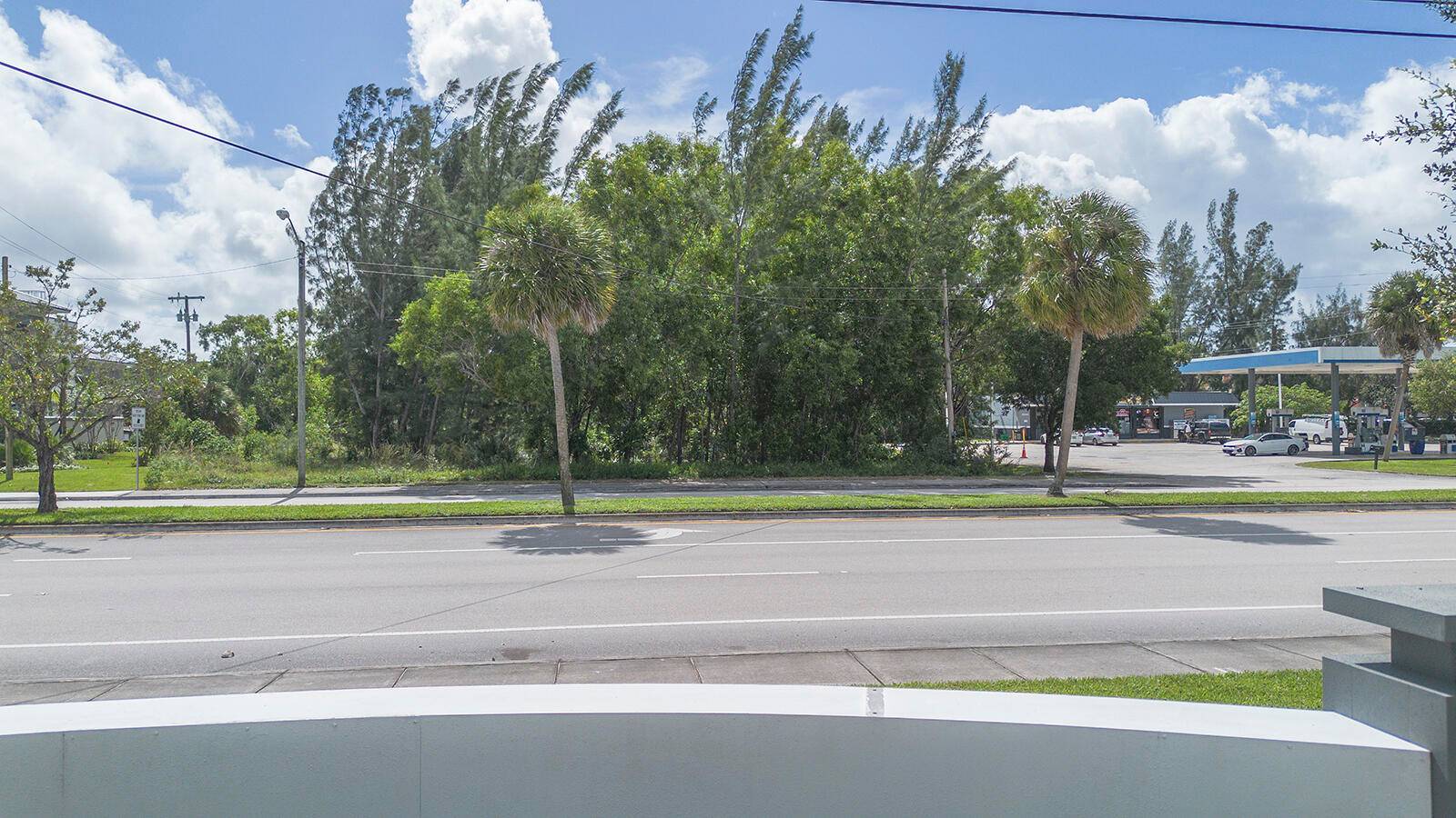 Ideal commercial location with over 28, 000 cars per day traffic count and adjacent to the new 40, 000 sq ft retail center.
