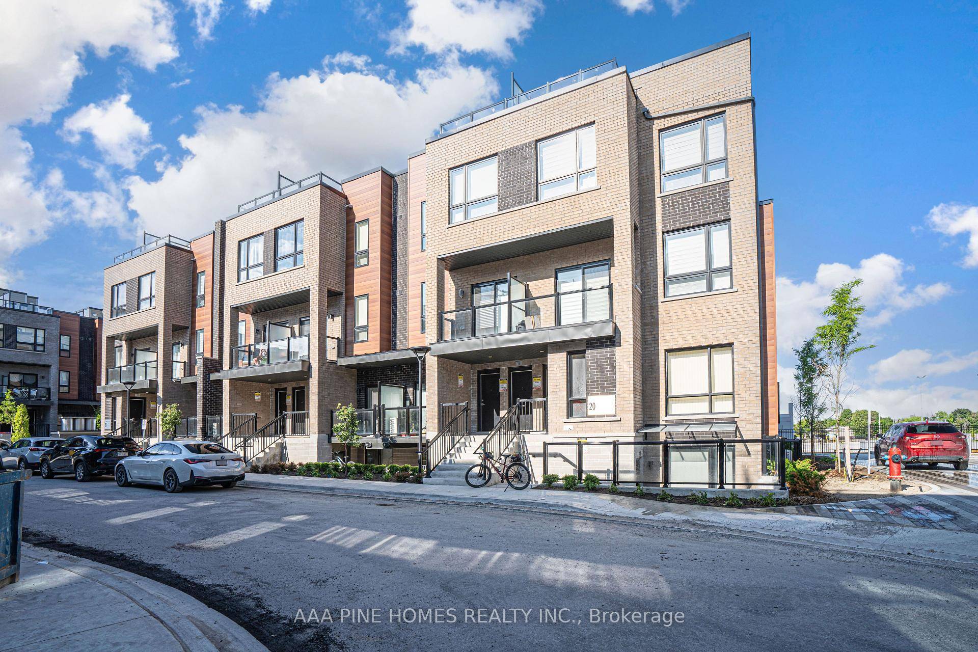 Welcome to 20 Lytham Green Circle, Unit 4 in Newmarket ON.