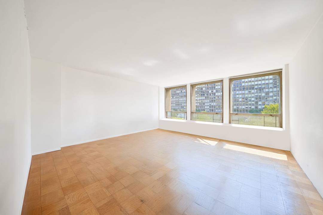 Welcome to 330 East 33rd Street Residence, this large one bedroom, one bathroom condominium in the heart of Kips Bay.