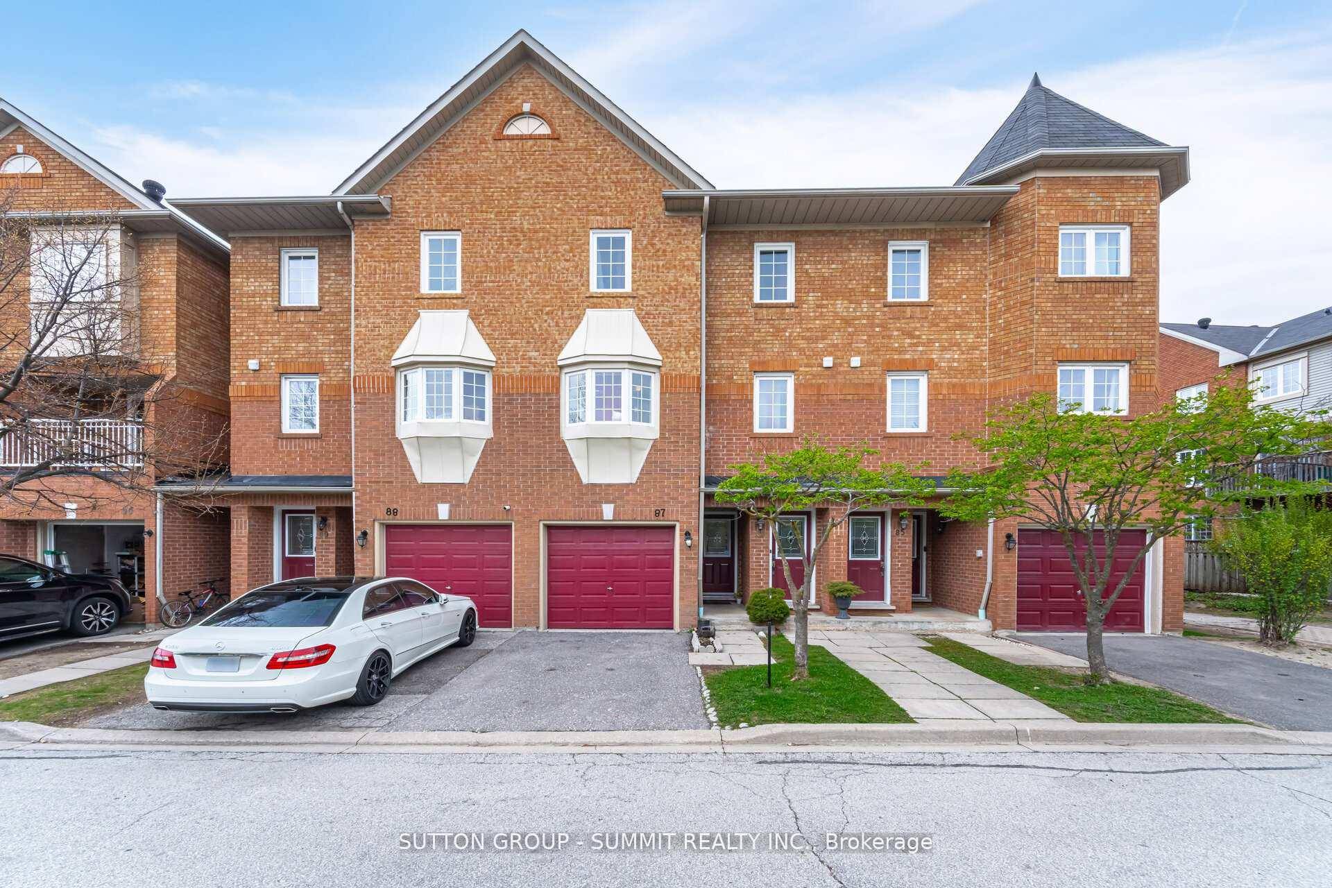 BRIGHT amp ; INVITING, 3 BEDROOM, 3 BATHROOM CONDO TOWNHOME, LOCATED IN SOUGHT AFTER AVONLEA VILLAGE IN THE LISGAR COMMUNITY OF MISSISSAUGA, CONVENIENTLY LOCATED CLOSE TO SHOPPING, RESTAURANTS, GROCERIES, SCHOOLS, ...