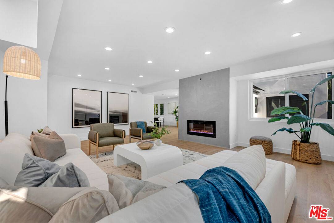 418 N Bowling Green Way 5.0 Brentwood LA