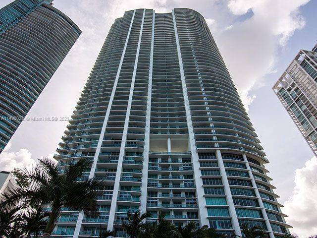 Experience the ultimate downtown lifestyle from this spacious 1 bedroom 2bath condo.