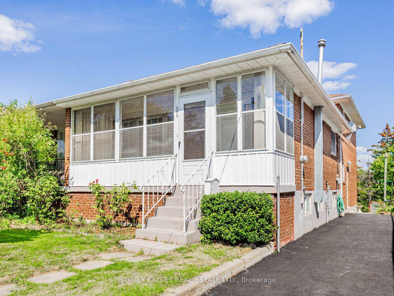 Welcome to this well maintained and inviting 4 bedroom semi detached backsplit home, offering a great layout, timeless finishes, and plenty of potential for customization.