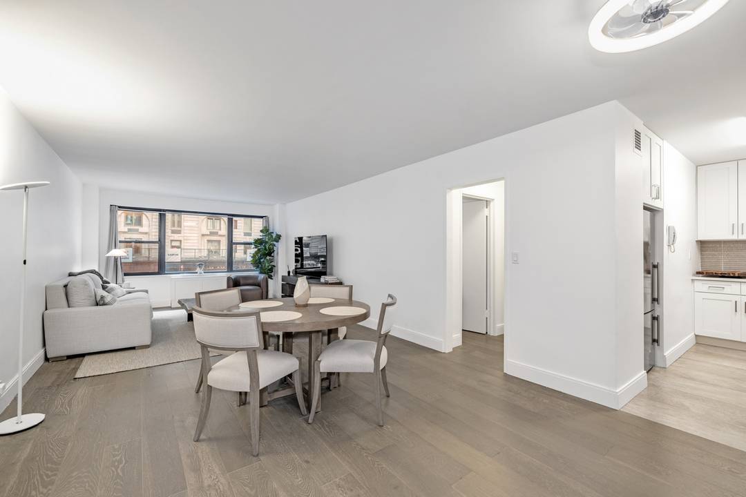 Lux Renovated 1BR Central Park Area Apartment COMPLETEY RENOVATED Welcome to Apt 2H at 77 W 55th St, an elegantly designed one bedroom, one bathroom residence that seamlessly blends modern ...