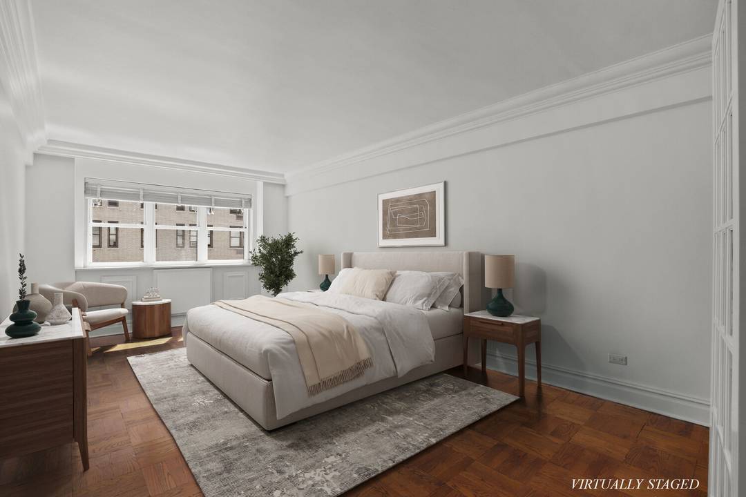 LUXURIOUS EAST FACING ONE BEDROOM CO OP PRIME UPPER EAST SIDE Welcome to sophisticated city living at this sun drenched, oversized one bedroom co op perfectly positioned between prestigious Park ...