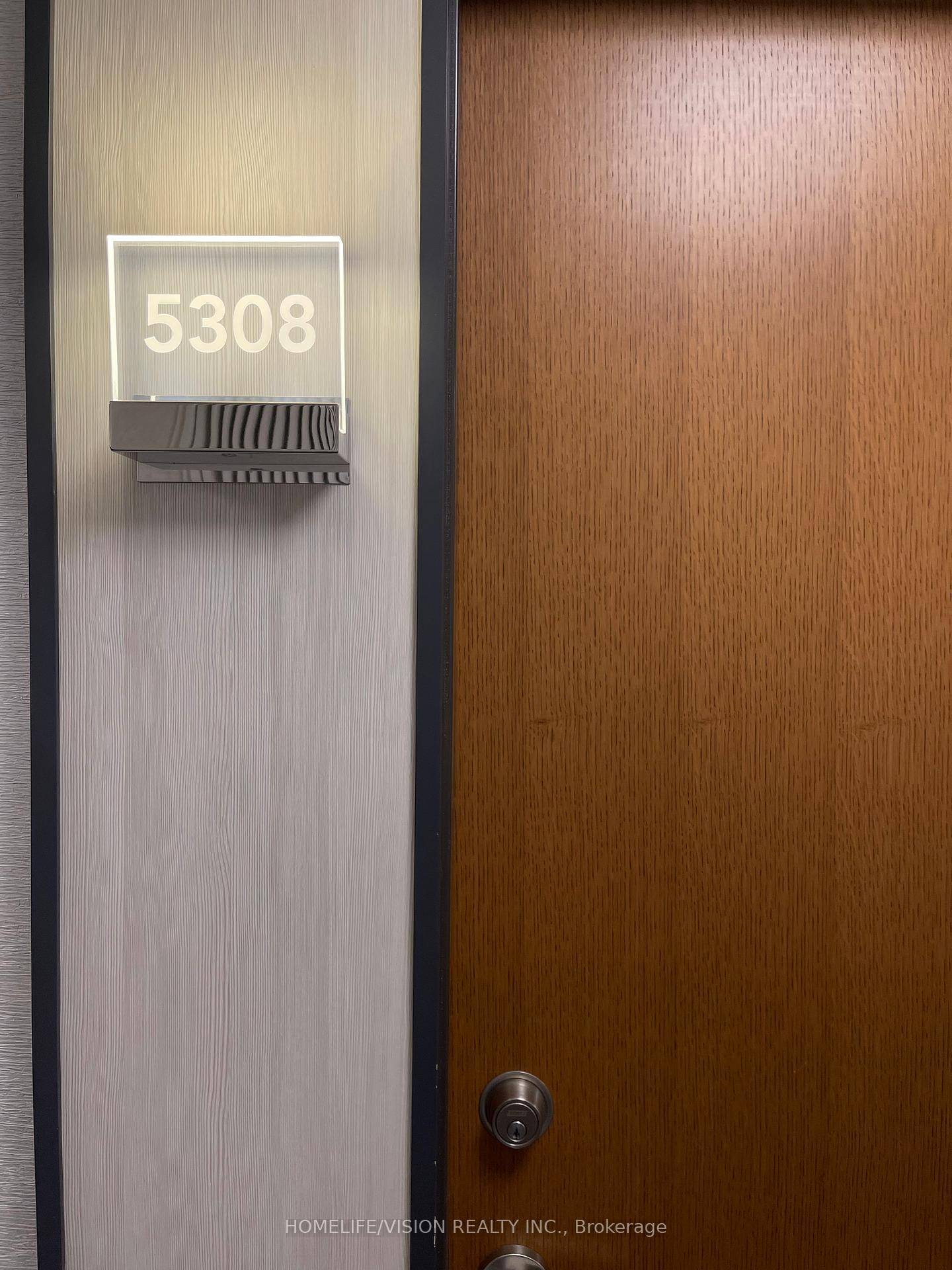 Luxurious Waterfront Community Boasting City And Lake Views, 1 Parking Spot and 2 Lockers.