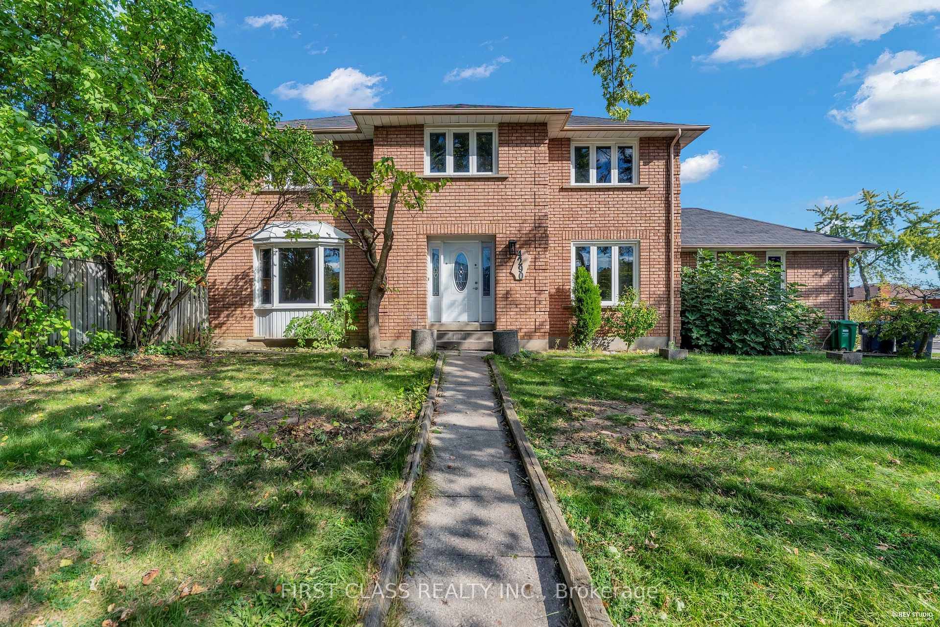 Gorgeous, Bright amp ; Spacious Corner Home in Prestigious Erin Mills John Fraser School District !