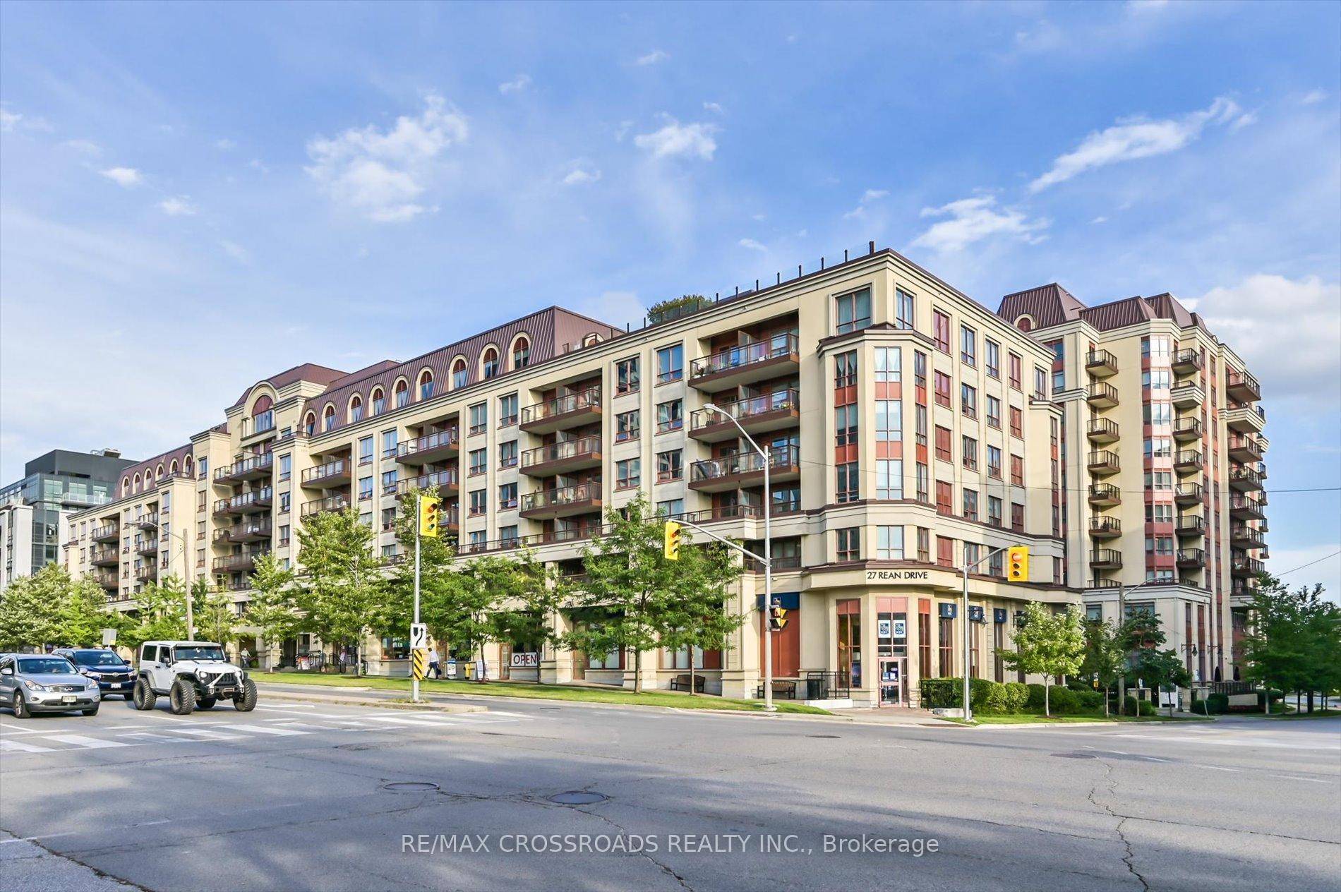 Gorgeous Boutique Style Luxury Condo in One of North York's Best Neighborhoods Bayview Village.