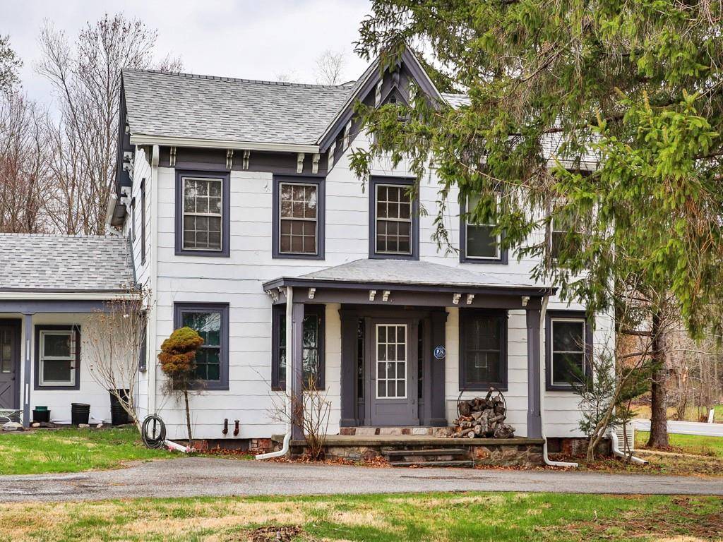 Welcome to your own slice of country paradise !