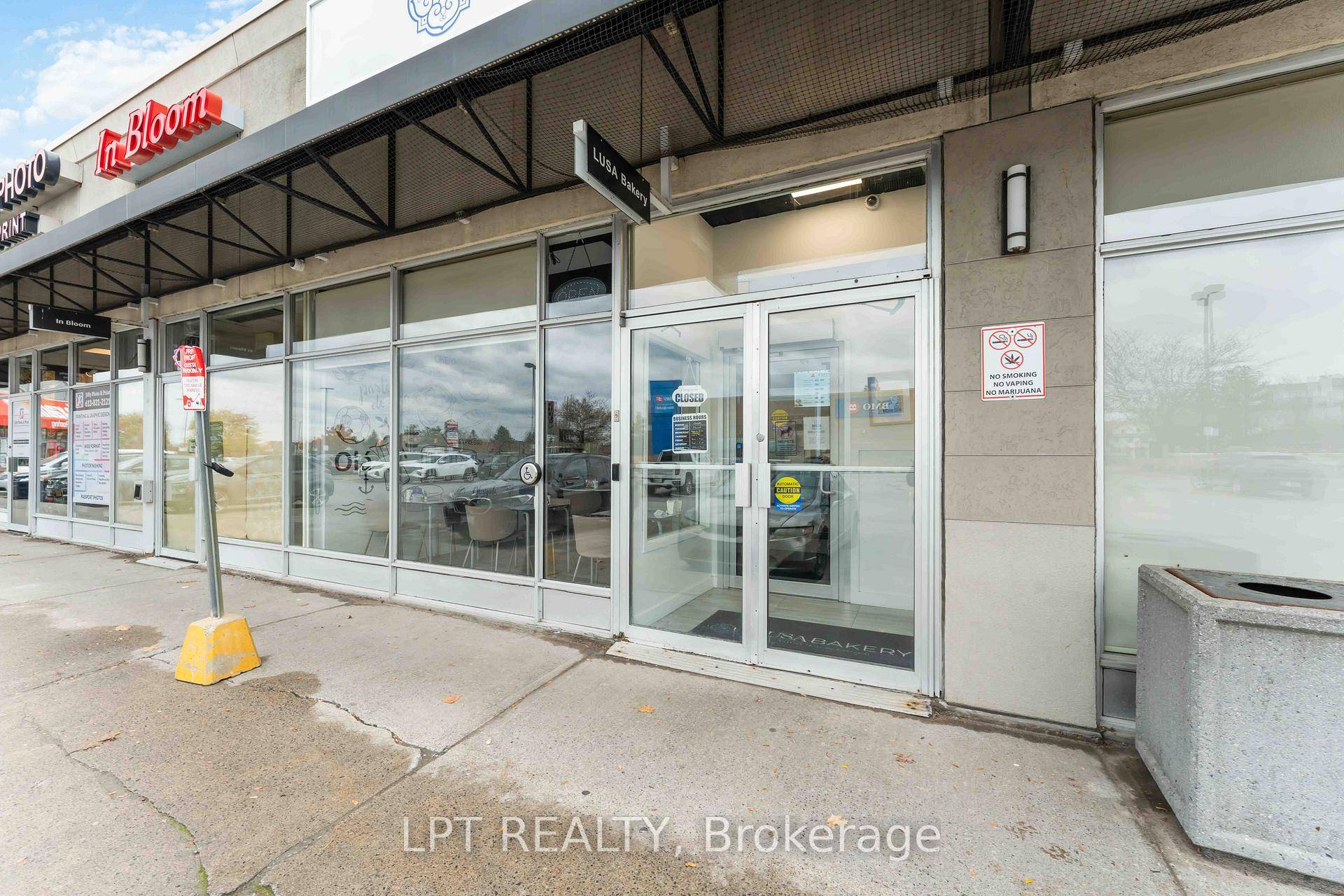 Step into this beautifully designed, fully equipped turnkey restaurant, in one of Kanata's most high traffic corridors.