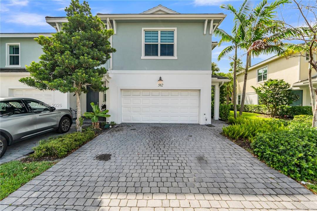 We are pleased to present this modern Toll Brothers townhome built in 2022.