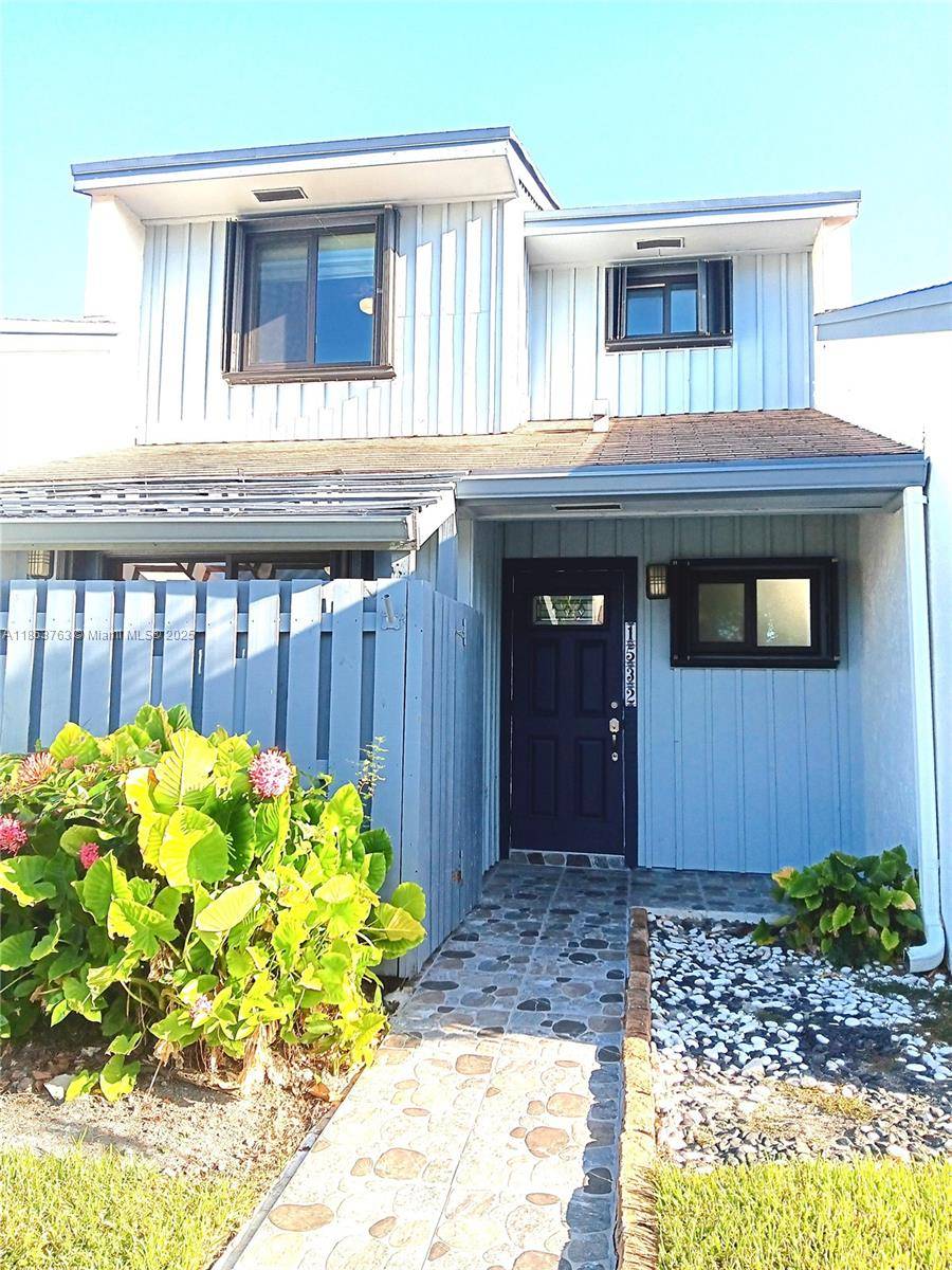 The beach home is located east of US 1, within walking distance of Hollywood Beach, offering all its fine dining and entertainment.